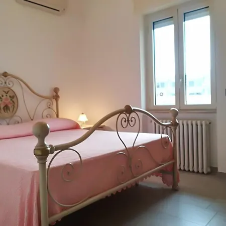Casa Vacanze Deluxe Sofia, 4 E 6 Posti Vakantiehuis *