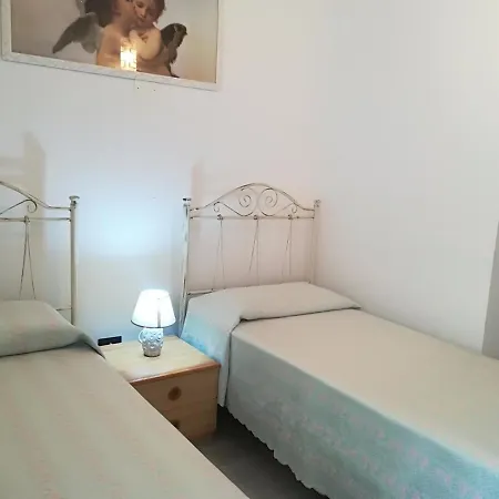 Casa Vacanze Deluxe Sofia, 4 E 6 Posti Vakantiehuis *