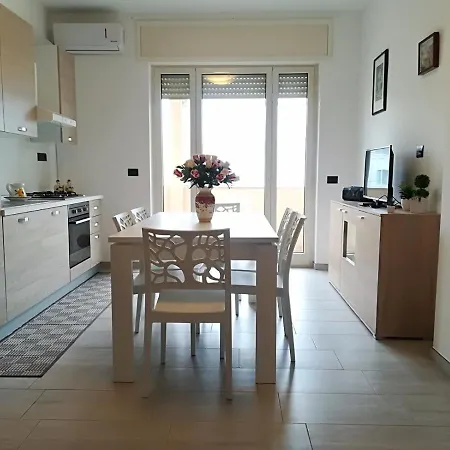 Casa Vacanze Deluxe Sofia, 4 E 6 Posti Vakantiehuis Otranto